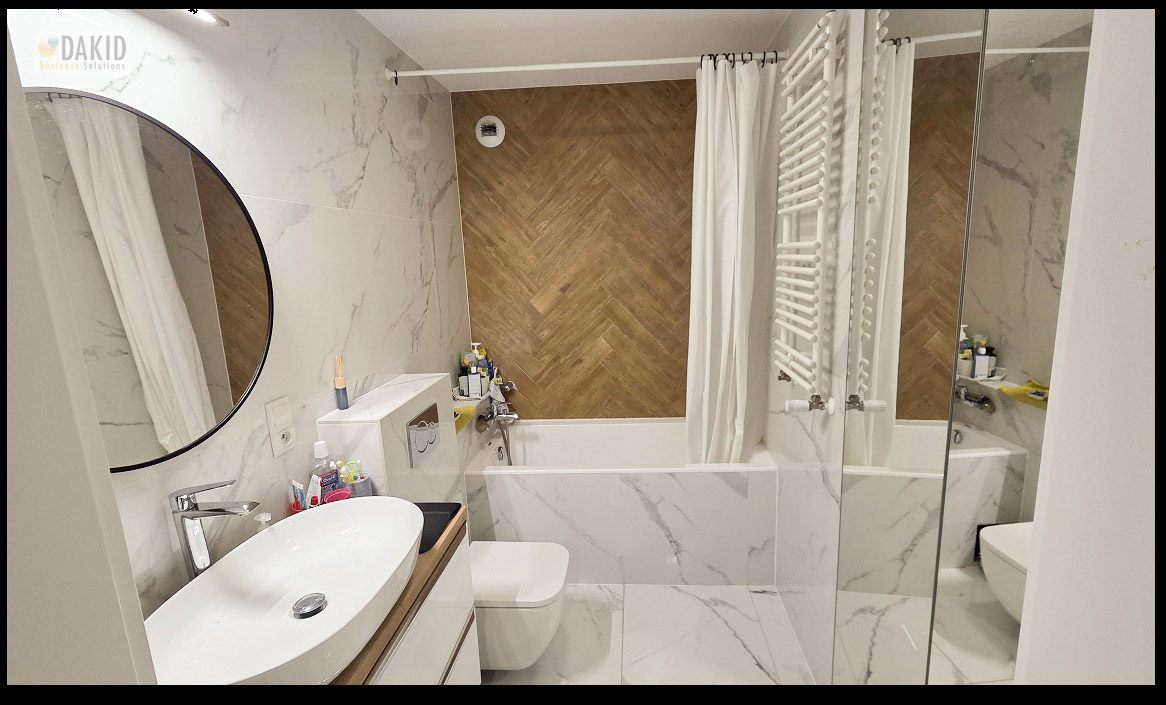 Large sunny terrace (37 m2) overlooking inner patio, Innova